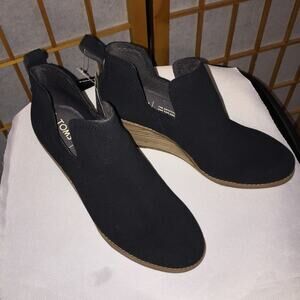 TOMS Kallie Womens 6 Black Suede Booties Stack Wedge Heel Casual Ankle Boots New